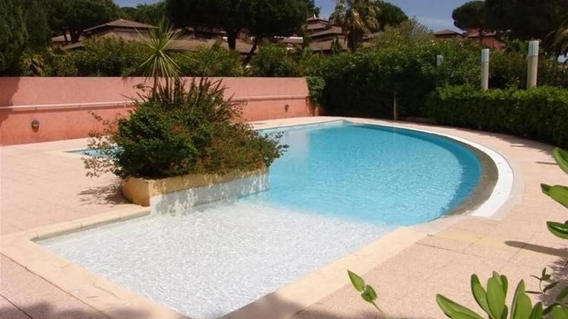 2 Pces, 4 Couchages, Terrasse, Parking, Piscine, Proche Plage Et Commerces - Le Lavandou - Fr-1-251-558